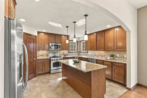 2701 E GLENHURST LN, Appleton, WI 54913-8086