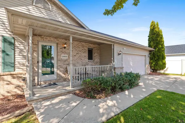2605 MAPLE GROVE DR, Neenah, WI 54956