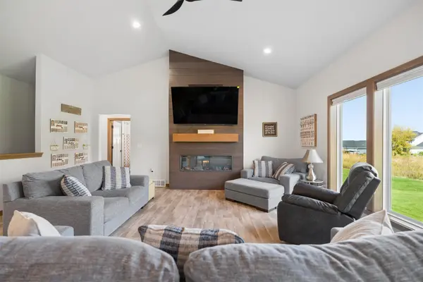1575 BRAYDEN LN, De Pere, WI 54115