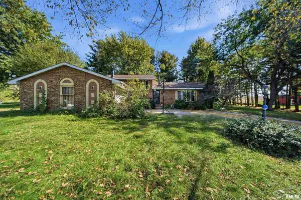 112 COUNTRY LAKE DR, Pekin, IL 61554