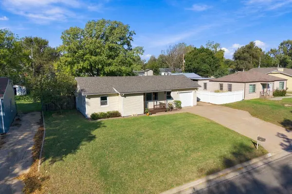 627 S Opal St, Maize, KS 67101