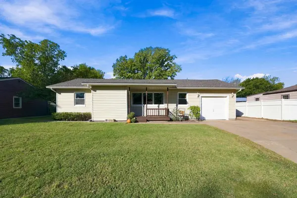 627 S Opal St, Maize, KS 67101