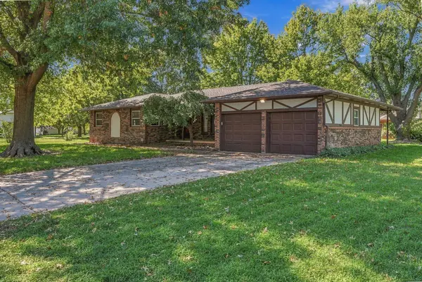 815 N Toh N Hah Trail, Wichita, KS 67212