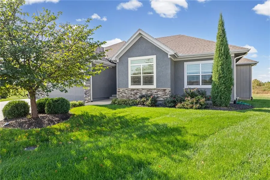 25085 W 87th TER, Lenexa, KS 66227