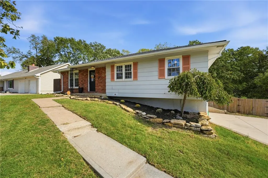 6719 NW Willowick LN, Parkville, MO 64152