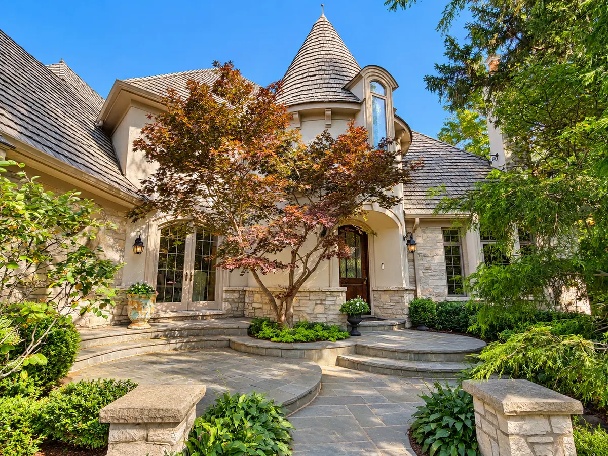 2313 Sheridan RD, Highland Park, IL 60035