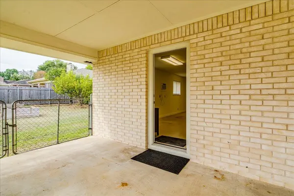 123 Primrose DR, Kyle, TX 78640