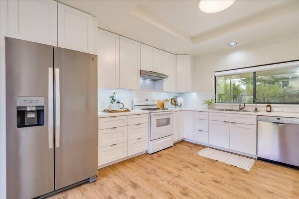 123 Primrose DR, Kyle, TX 78640