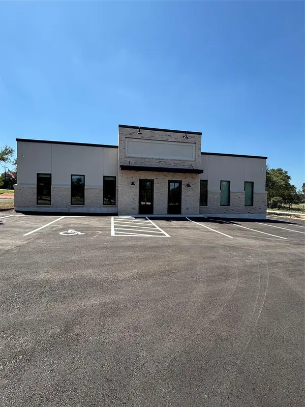104 Oak CT, Johnson City, TX 78636