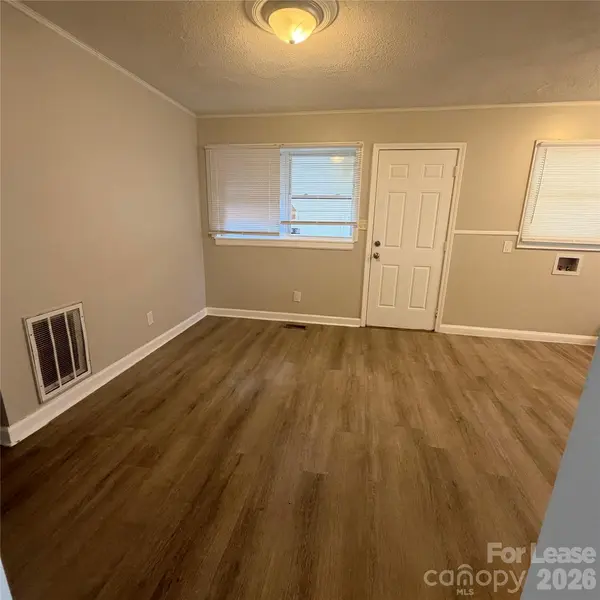 1216 White Plains RD, Charlotte, NC 28213