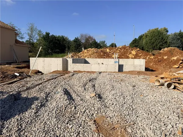 12242 S Emerald ST, Olathe, KS 66061