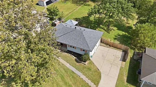 6719 NW Willowick LN, Parkville, MO 64152