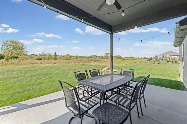 25085 W 87th TER, Lenexa, KS 66227