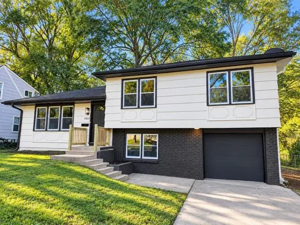 7503 E 93rd ST, Kansas City, MO 64138