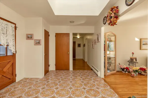 4 Partridge LN, Huntington, NY 11743