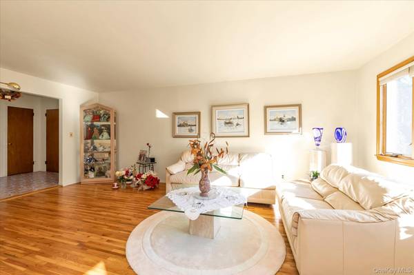 4 Partridge LN, Huntington, NY 11743