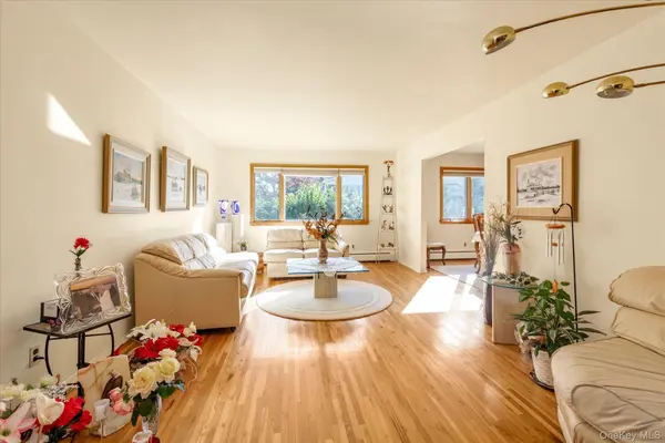 4 Partridge LN, Huntington, NY 11743