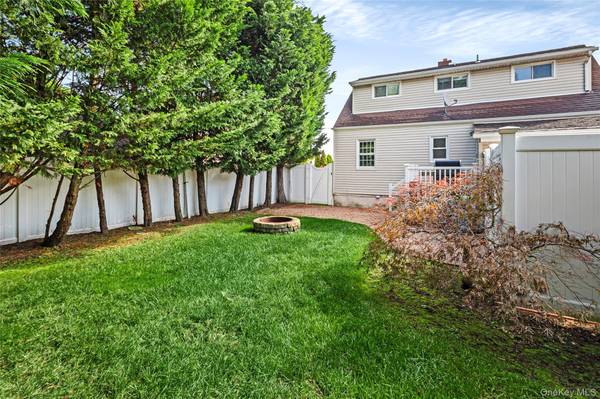 200 Forest AVE, Massapequa, NY 11758