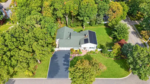 1 Porpoise DR, Centereach, NY 11720