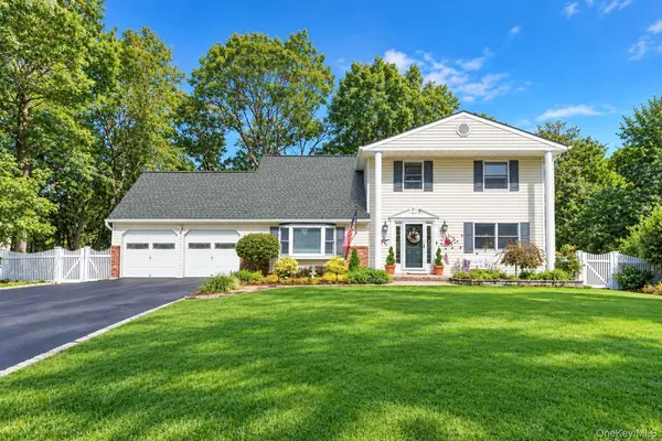 1 Porpoise DR, Centereach, NY 11720