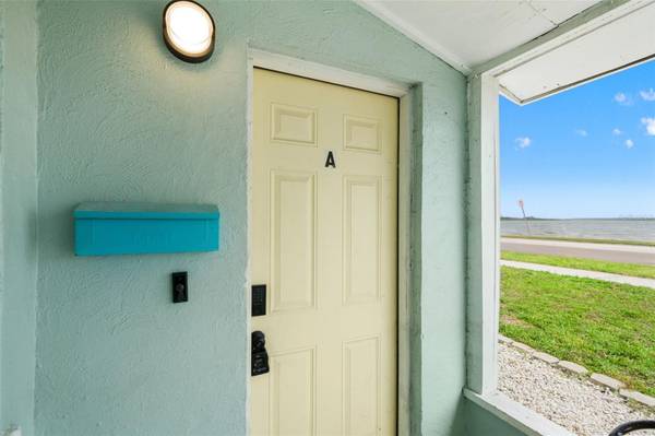 1307 S BERMUDA BLVD, Tampa, FL 33605
