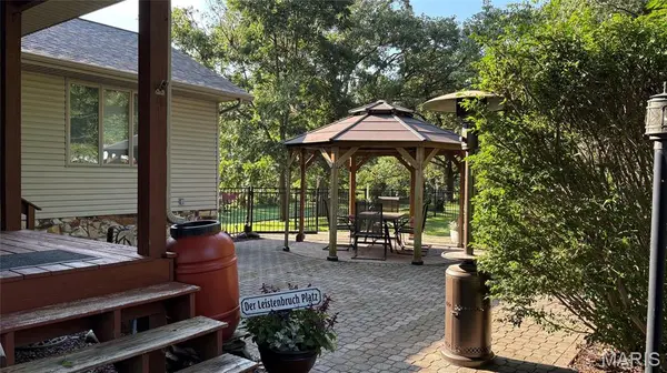 23036 Carlyle RD, Thompsonville, IL 62890