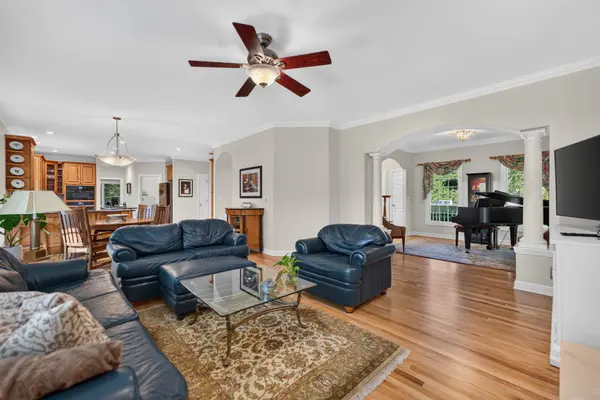 21W751 Maple AVE, Medinah, IL 60157