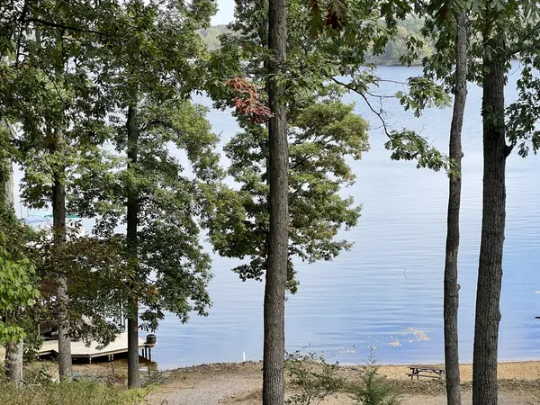 20 Mark DR, Goreville, IL 62939