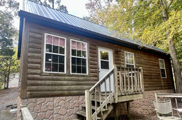 20 Mark DR, Goreville, IL 62939