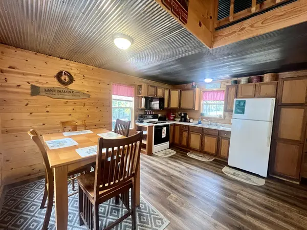 20 Mark DR, Goreville, IL 62939