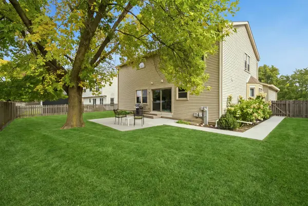 904 Hilldale LN, Buffalo Grove, IL 60089