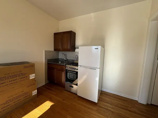 2712 N Milwaukee AVE #208, Chicago, IL 60647