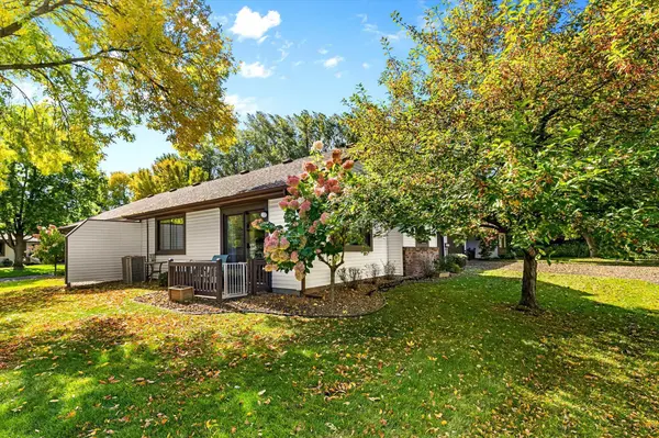 576 Donegal CIR, Shoreview, MN 55126