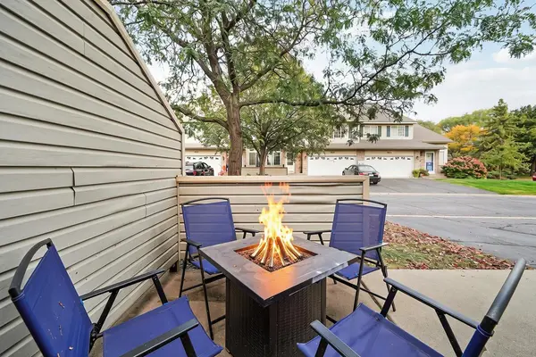 9823 Hamlet LN S, Cottage Grove, MN 55016