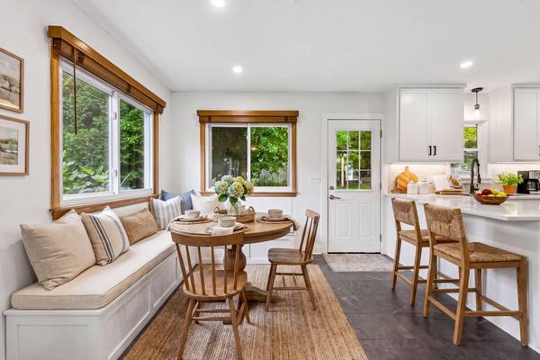 1370 Valley View RD, Chaska, MN 55318