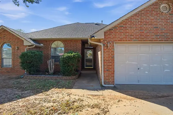720 Parkwoods DR, Noble, OK 73068