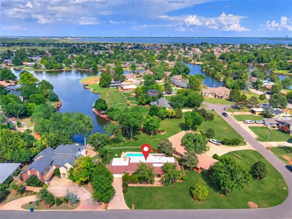 10208 Westlake DR, Oklahoma City, OK 73162
