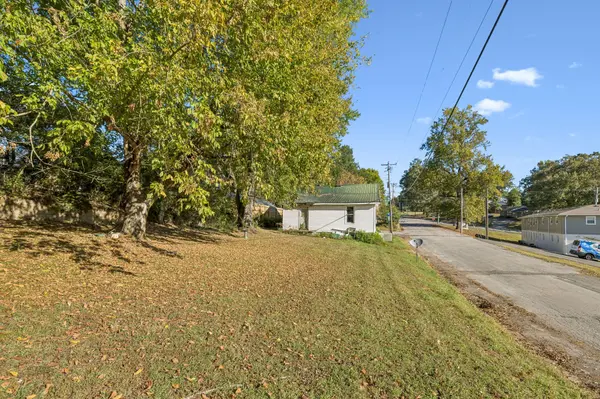 431 Parkes St, Lawrenceburg, TN 38464