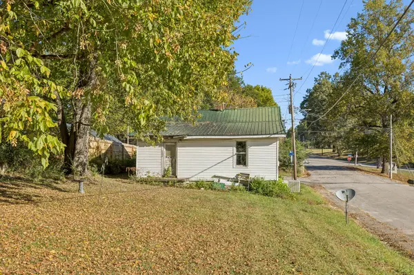 431 Parkes St, Lawrenceburg, TN 38464