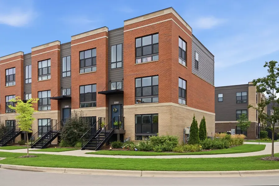 2210 Venture DR, Schaumburg, IL 60173