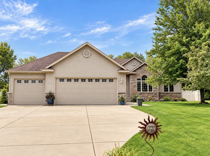 1910 Temminck Rd, Saint Cloud, MN 56301
