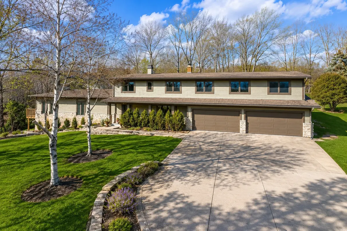 1971 Countryside DR, Libertyville, IL 60048