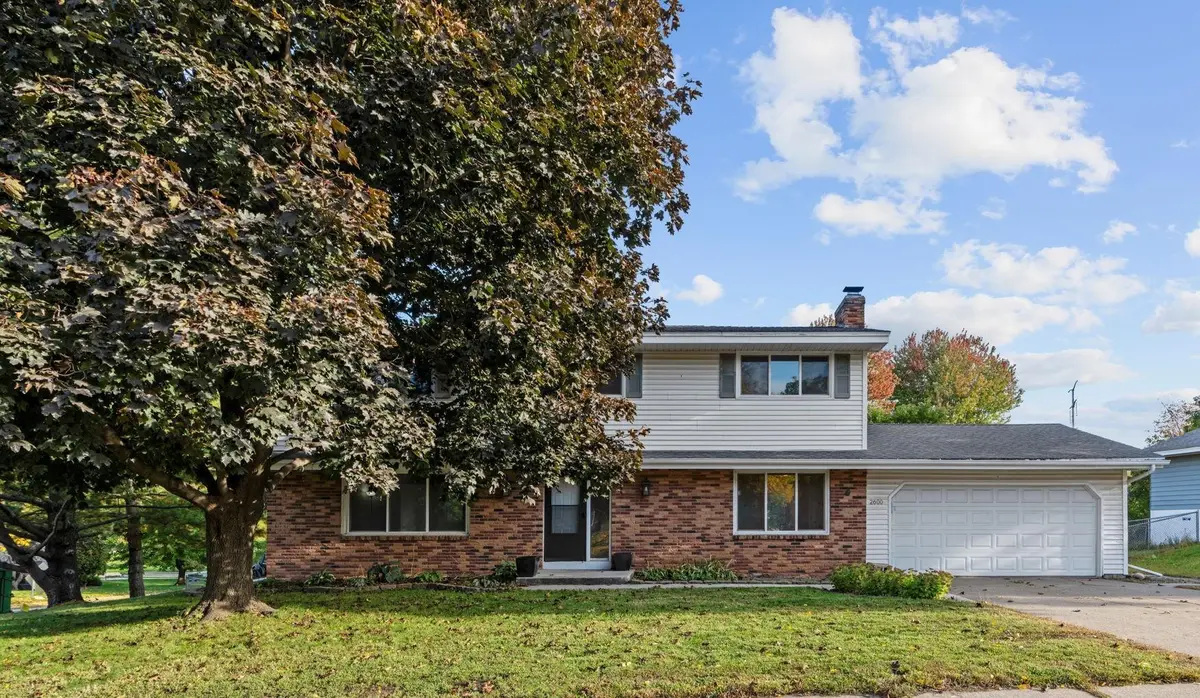 2600 River Hills DR, Burnsville, MN 55337