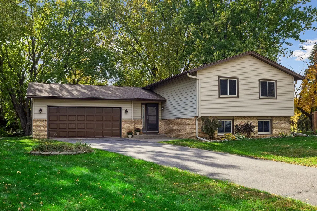 1080 Churchill CIR, Shoreview, MN 55126