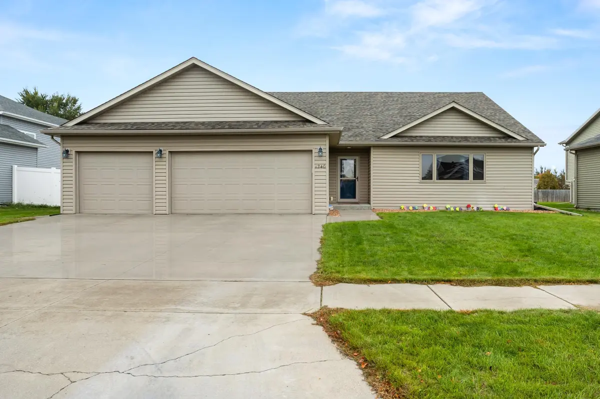 1240 38th AVE S, Moorhead, MN 56560