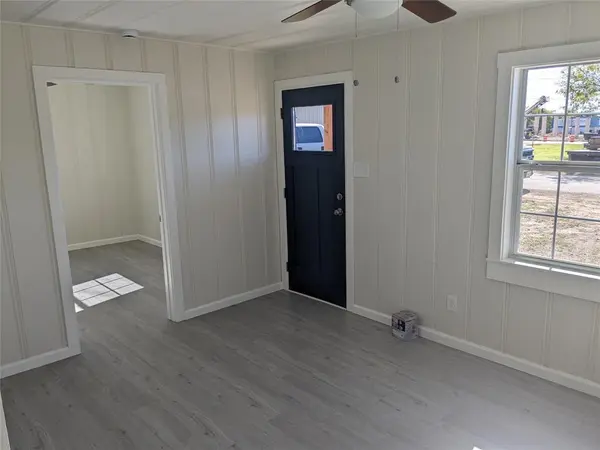 4916 Roadrunner Road, Fort Worth, TX 76135