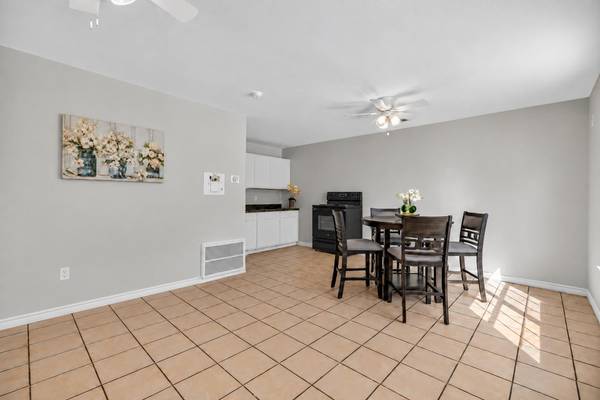 417 N Blanco ST, Lockhart, TX 78644