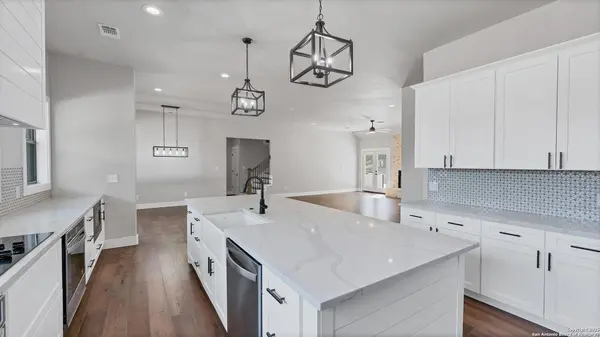 725 Winding VW, New Braunfels, TX 78132