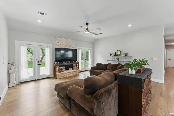 725 Winding VW, New Braunfels, TX 78132