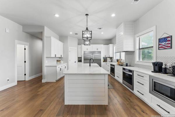 725 Winding VW, New Braunfels, TX 78132